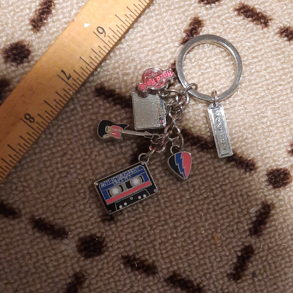 Retro HARD ROCK CAFE MONTREAL Music Keychain with Charms